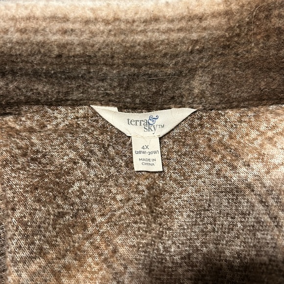 Shacket - Picture 2 of 2